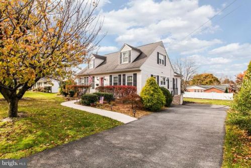 242 Apple Dr, Upton, PA 17225-1108