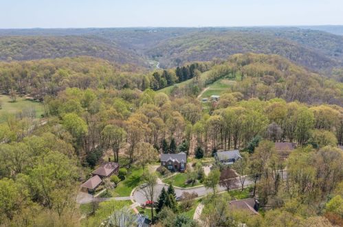 308 Chaucer Ct, Sewickley, PA 15143-8728
