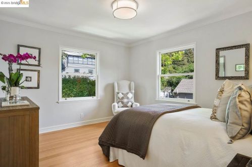 5647 Cabot Dr, Oakland CA  94611-2247 exterior