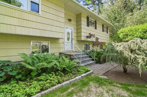 3885 Ettman St, Shrub Oak, NY 10588-1007