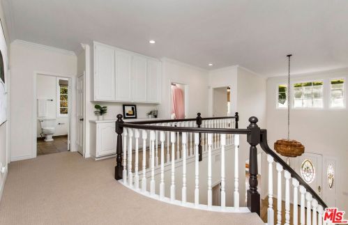 29646 Ridgeway Dr, Calabasas CA  91301-4147 exterior