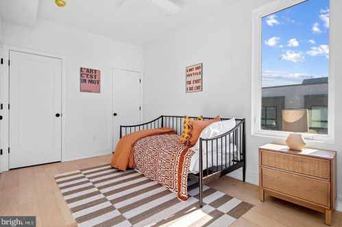 1601 2nd St, Philadelphia PA 19133-0033 exterior