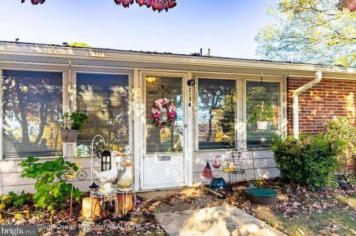 213 Huntington Dr, Lakewood, NJ 08701-7810