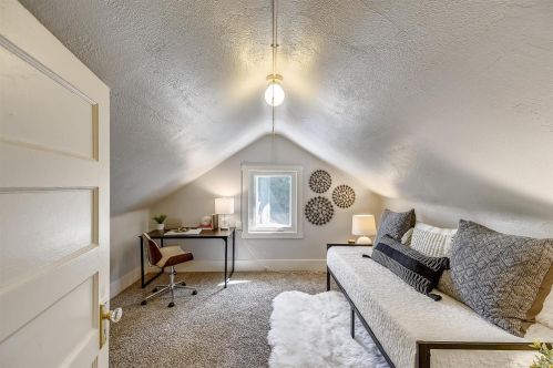 5044 Fairfax Ave, Oakland CA 94601-5811 exterior