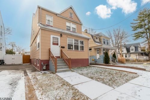 52 Charles St, Roselle Park, NJ 07204-2250