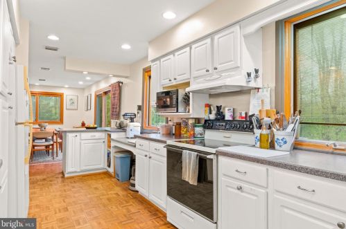 4 Stephen Dr, Glen Mills PA  19342-8803 exterior