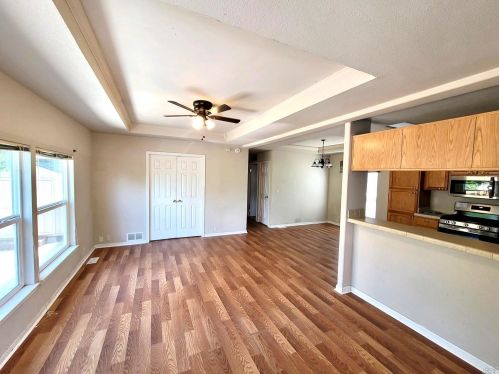 14 Ellie Dr, Santa Rosa CA  95403-1111 exterior