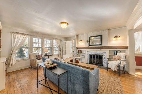 1919 Church St, Milwaukee WI 53213-2129 exterior