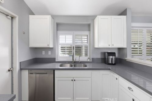 27093 Rainbow Crk Dr, Temecula CA 92591-4570 exterior