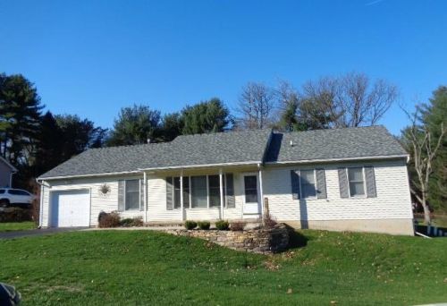 116 Ramblewood Dr, Easton, PA 18040-8422