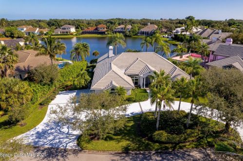 210 Riverway Dr, Vero Beach, FL 32963-2635