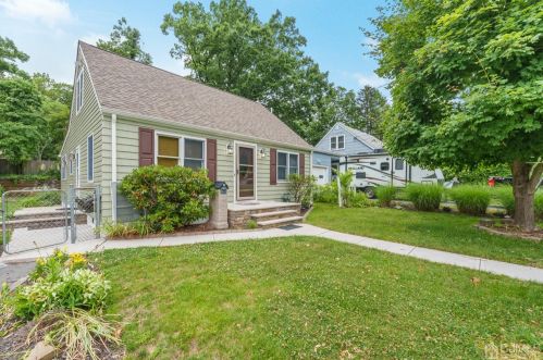 29 Madeline Ave, East Brunswick, NJ 08816-3838