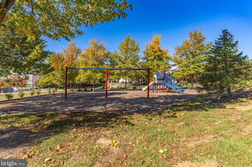 2998 Chinkapin Oak Ln, Woodbridge VA  22191-7514 exterior