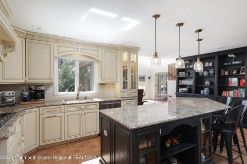 162 Borden Rd, Middletown NJ  07748-3050 exterior