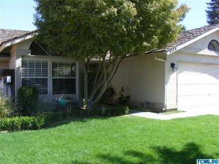 1114 Atwood St, Visalia, CA 93291-7831