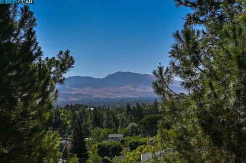 92 Greenock Ln, Concord, CA 94523-2083