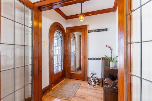 609 Oklahoma Ave, Milwaukee, WI 53207-2403