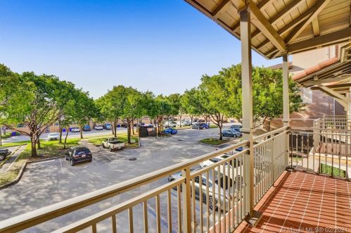 460 147 Ave, Hollywood FL 33027-6104 exterior