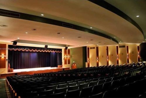 300 130th Ter, Hollywood FL  33027-4009 exterior