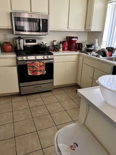 15732 Valeport Ave, Lancaster CA  93535-7091 exterior