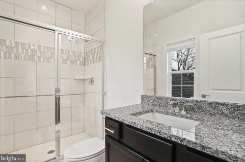 10244 Forest Lake Dr, Great Falls VA  22066-3609 exterior