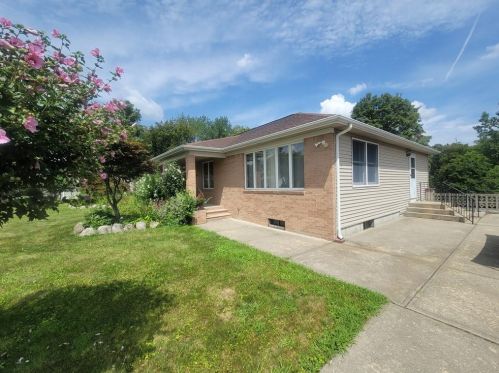 403 Greenville Ave, Providence, RI 02919-2516
