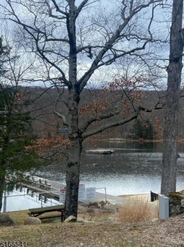 18 Berry Ln, West Milford NJ  07480-3632 exterior