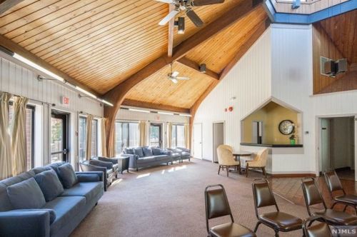 9 Lawrence Ct, Teaneck NJ  07666-6489 exterior