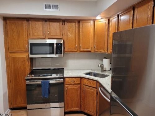 50 Fieldstone Rd, Bedminster NJ  07921-1428 exterior