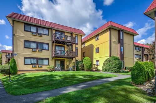 10 Granada Cres, White Plains, NY 10603-1217