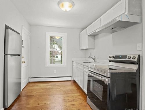 719 Queen St, Bridgeport CT  06606-3379 exterior