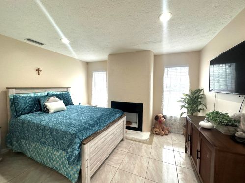 2062 Floresta Dr, Fort Pierce FL  34984-4706 exterior