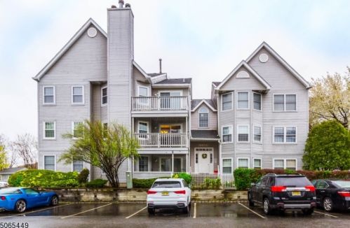 49 Boulder Run Rd, Paterson, NJ 07501-3374