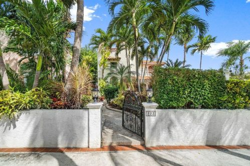 223 8th St, West Palm Beach FL  33401-3701 exterior