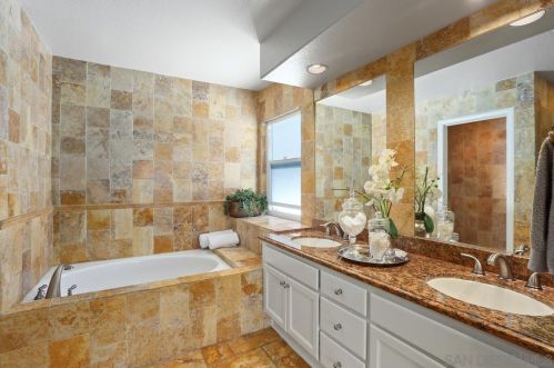 4325 Corte De La Fonda, San Diego CA  92130-2126 exterior