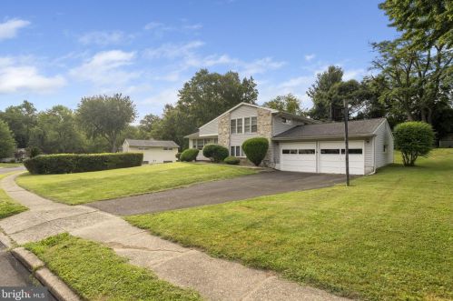 2265 Carlson Dr, Willow Grove, PA 19090-2230
