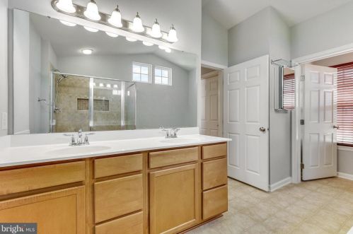 11 Broad Way, Lovettsville VA  20180-8608 exterior