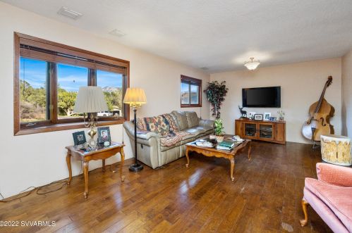 305 Mtn Shadows Dr, Sedona AZ 86336-3929 exterior