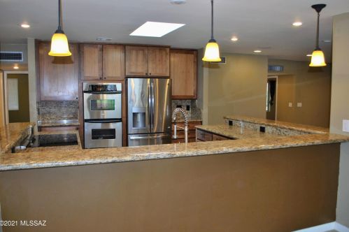 9450 Vallarta Dr, Tucson, AZ 85749-8160