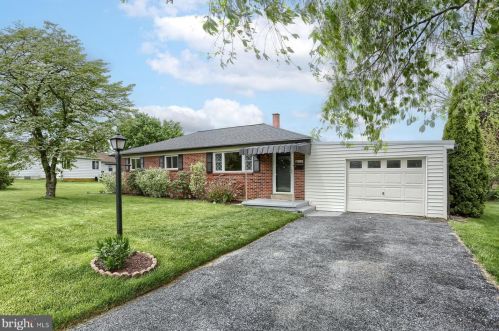 15 Briar Ln, Camp Hill, PA 17011-7904