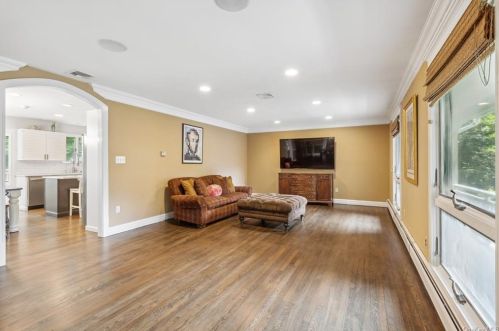 2 Old Farm Ct, West Nyack NY  10994-1210 exterior