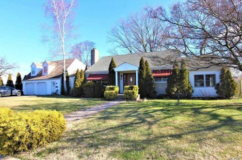 17 Cook St, San Remo, NY 11754-4500