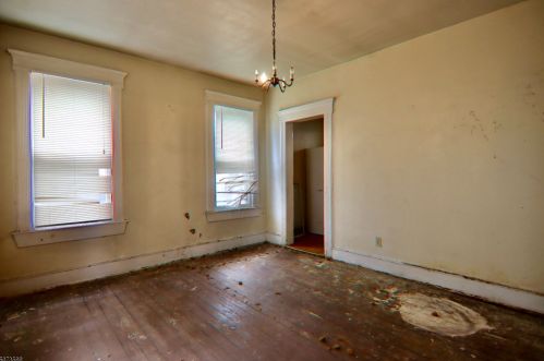 13 Essex St, East Orange NJ  07017-1305 exterior