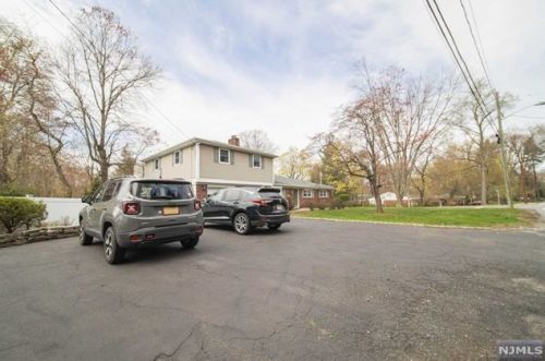 300 Valley Rd, Haworth, NJ 07641-1219