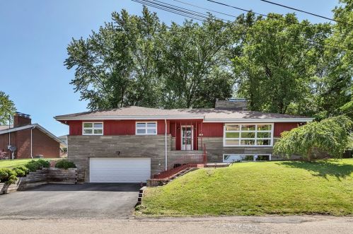 1562 Fairmont Dr, New Kensington PA  15068-5856 exterior