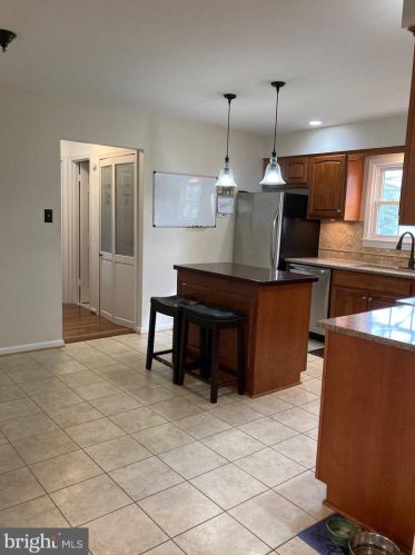 303 Orchard Cir, Hamilton VA  20158-9700 exterior