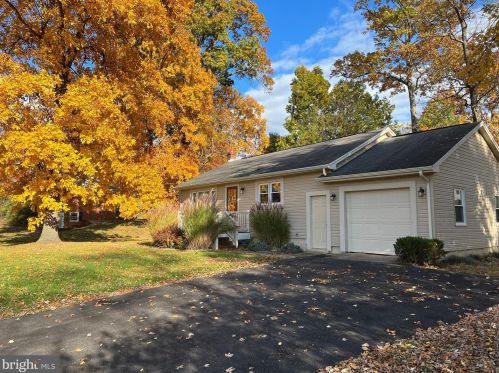 2462 Ridge Rd, Hedgesville, WV 25427-4953