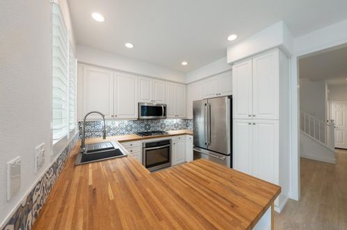 13529 Jadestone Way, San Diego CA  92130-2828 exterior