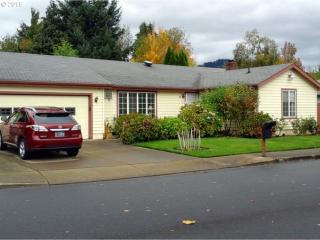 632 Nicholas Dr, Springfield OR  97477-7590 exterior