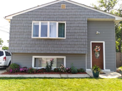 28 Jamaica Ave, Wheatley Heights, NY 11798-3014